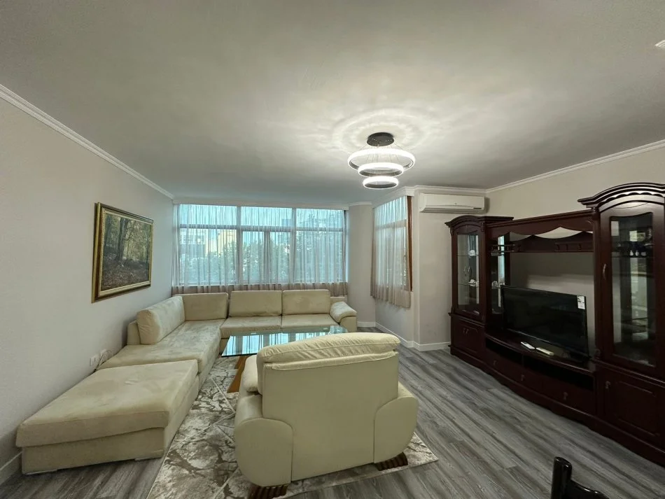 Tirane, jepet me qera apartament 2+1 Kati 6, 85 m² 600 € (Bulevardi Zogu i Pare)