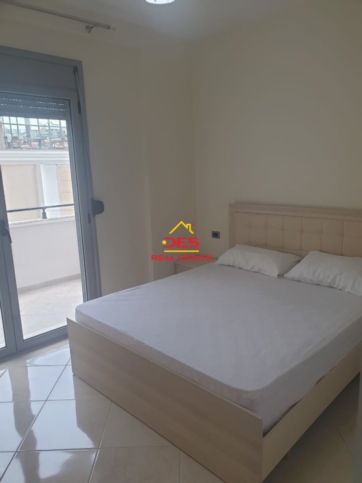 Vlore, jepet me qera apartament 2+1+Ballkon Kati 6, 100 m² 500 € (Rruga Sadik Zotaj)