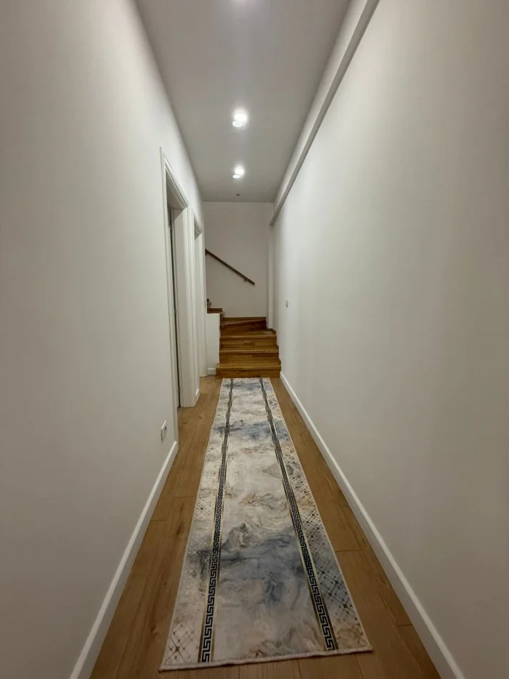 Tirane, jepet me qera apartament duplex 1+1+Ballkon Kati 1, 125 m² 1.400 € (Rezidenca Kodra e Diellit 1)