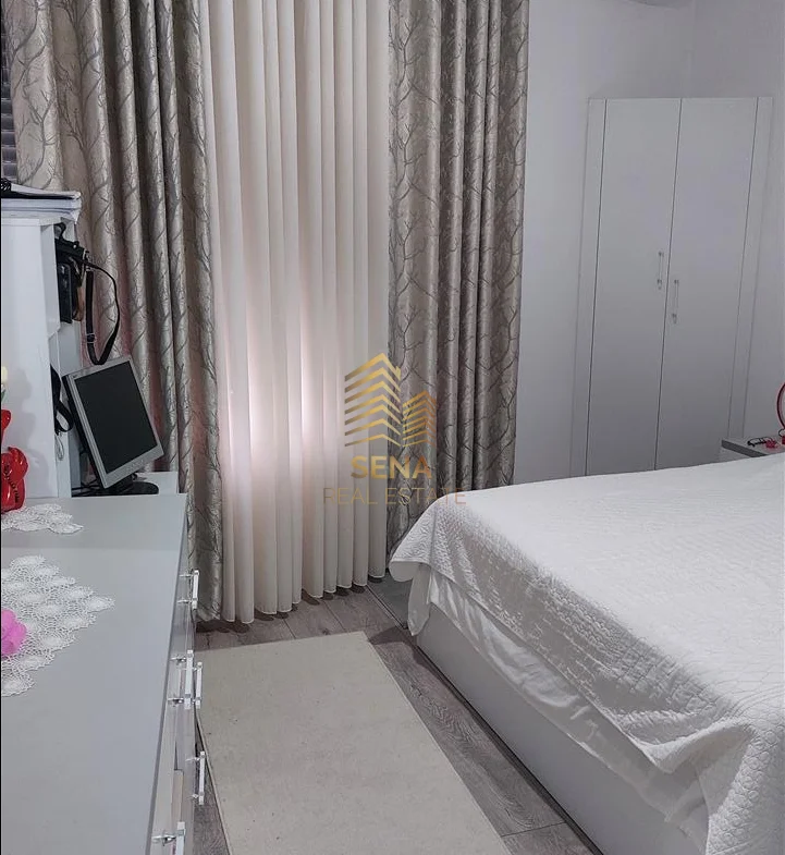 Tirane, shitet apartament 2+1+Ballkon Kati 1, 82 m² 150.000 € (Fresku)