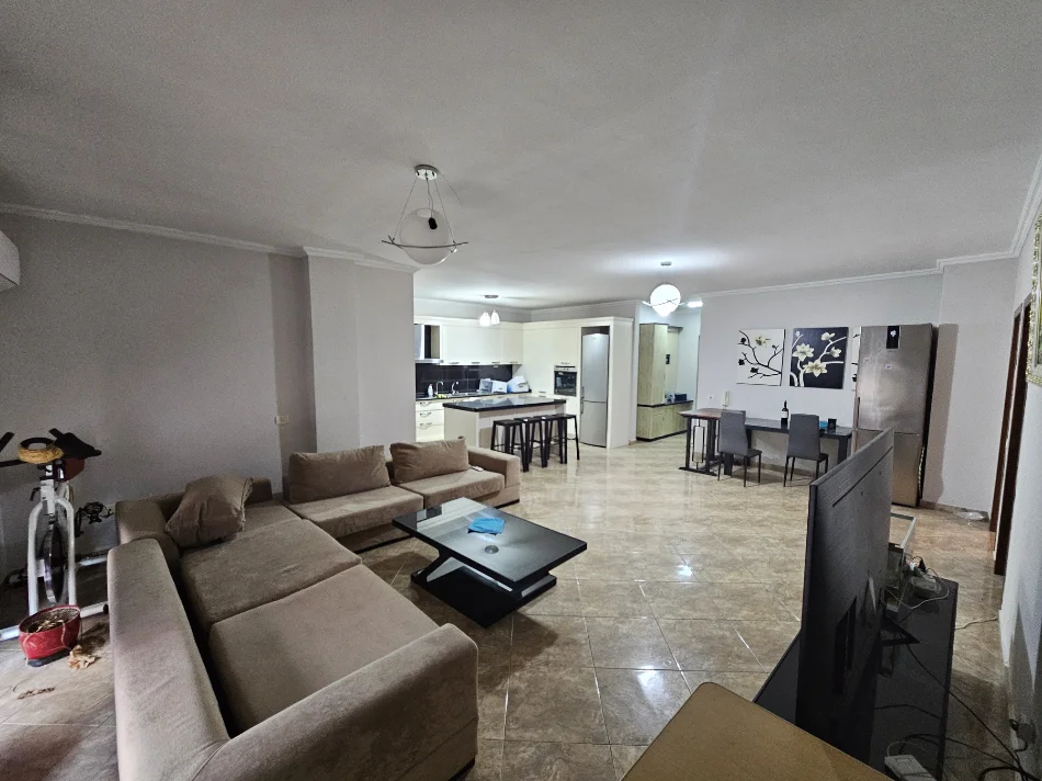 Tirane, shitet apartament 2+1+Aneks+Ballkon Kati 3, 140 m² 250.000 € (Kompleksi Colombo)
