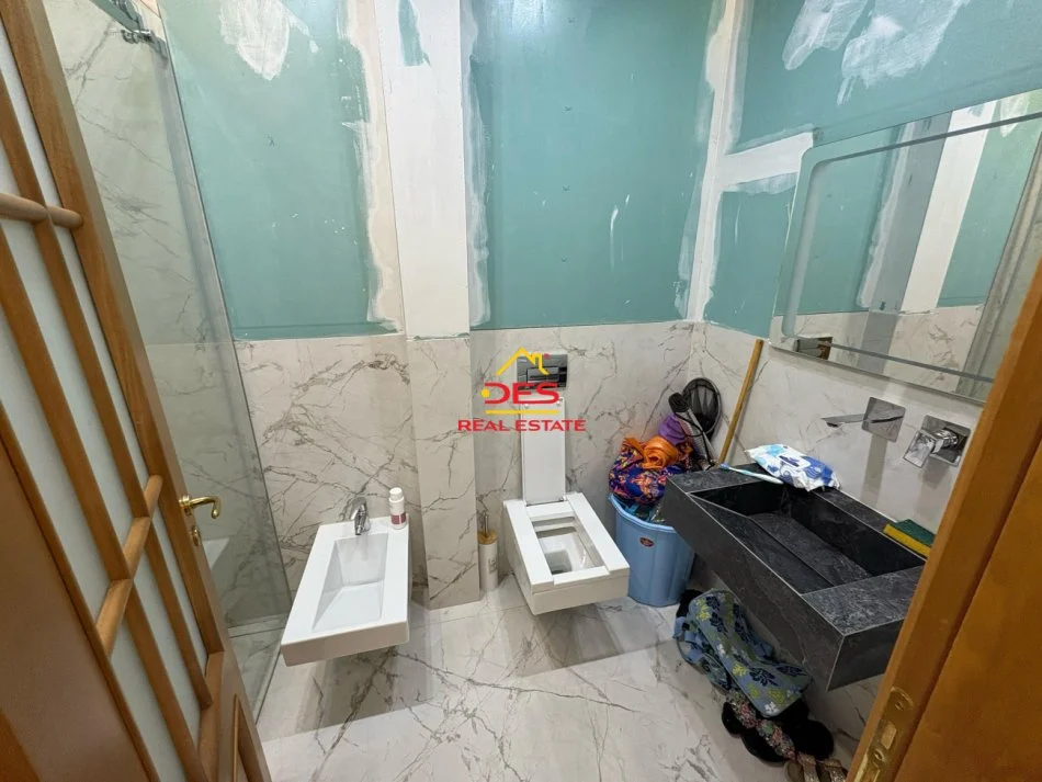 Vlore, shitet apartament 2+1+Ballkon Kati 3, 113 m² 290.000 € (Rruga Murat Tèrbaçi)