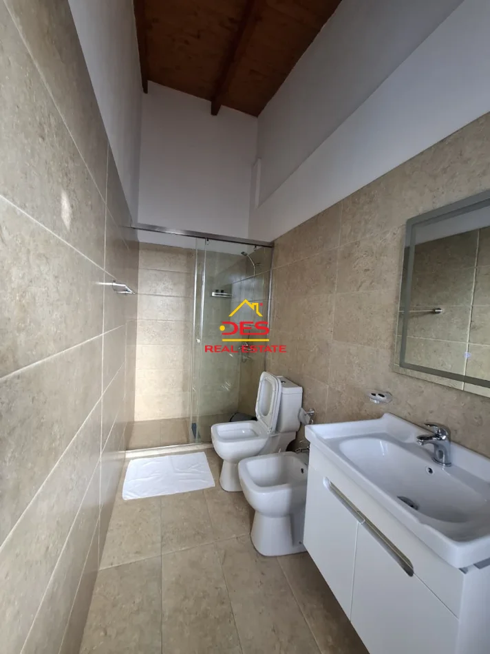 Vlore, shitet hotel Kati 3, 800 m² 2.500.000 € (Rruga Reshat Osmani)