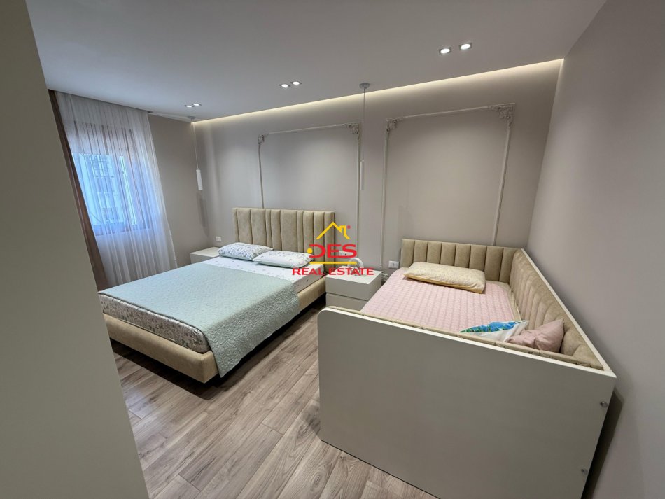 Vlore, jepet me qera apartament 1+1+Ballkon Kati 4, 70 m² 300 € (Rruga Osman Haxhiu)