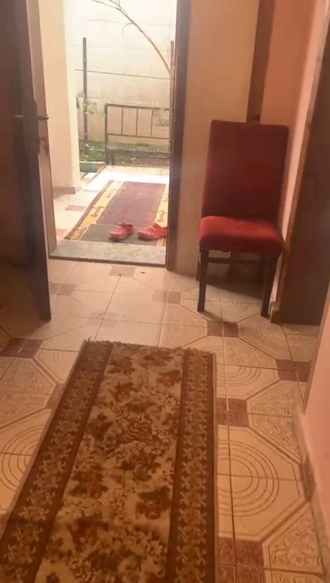 Tirane, jepet me qera shtepi 1+1+Ballkon Kati 0, 60 m² 300 € (Rruga Don Bosko)