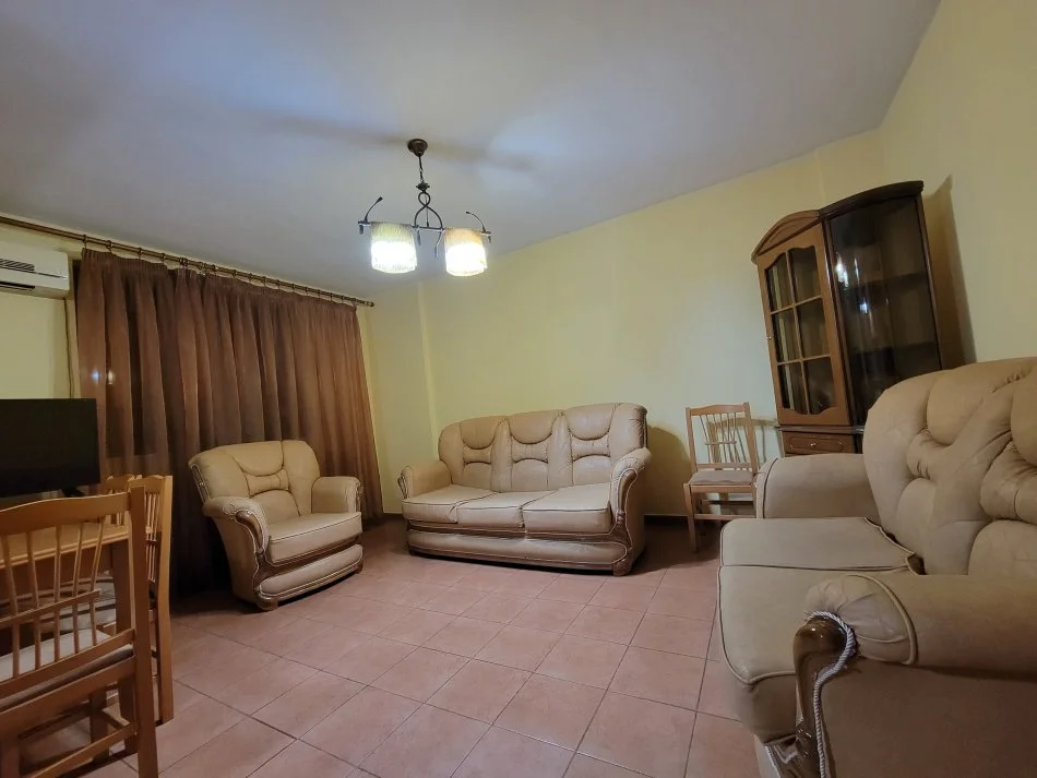 Tirane, jepet me qera apartament 1+1+Ballkon Kati 6, 63 m² 550 € 