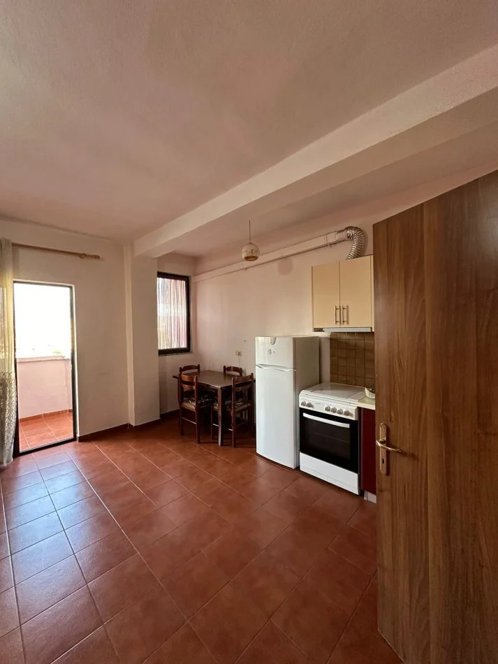 Tirane, jepet me qera apartament 1+1 Kati 7, 74 m² 450 € (Stacioni i trenit)