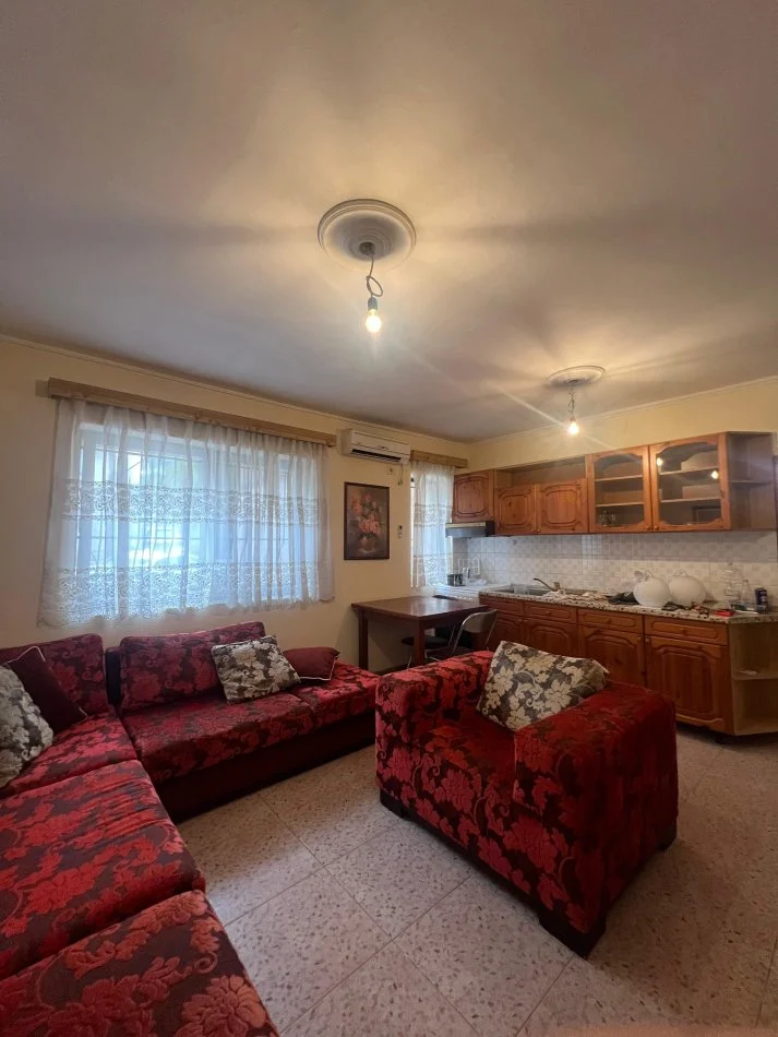 Tirane, jepet me qera apartament 2+1 Kati 0, 100 m² 400 € (Kinostudio)