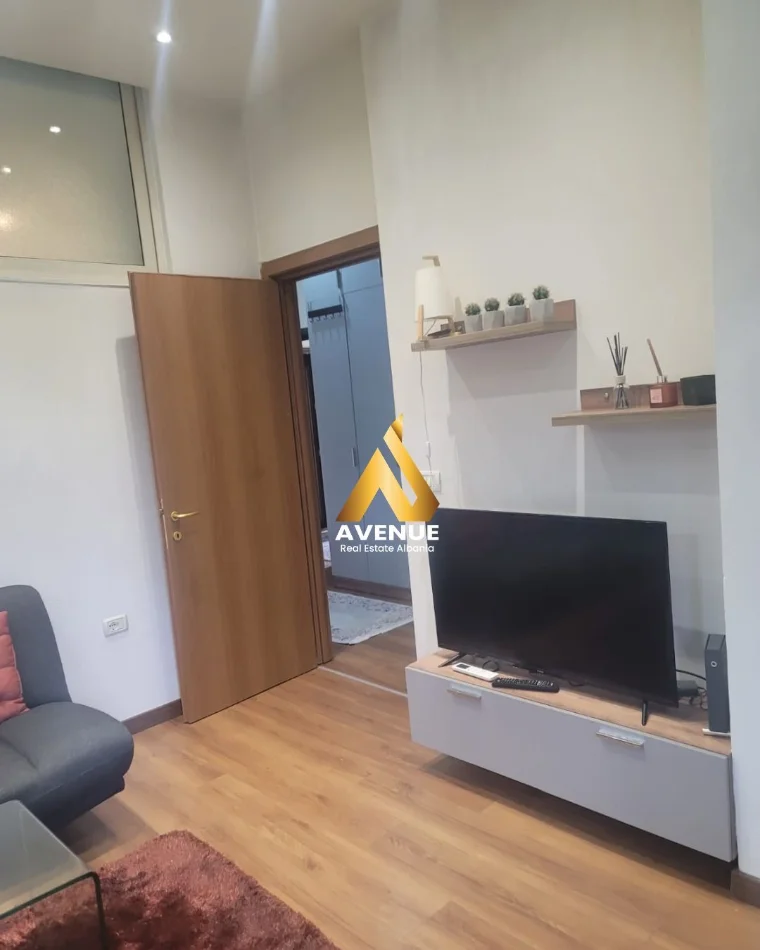 Tirane, jepet me qera apartament 1+1 Kati 1, 62 m² 600 € (Sheshi skenderbe)