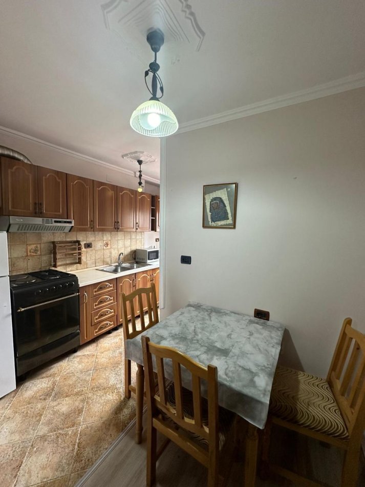 Tirane, jepet me qera apartament 1+1+Ballkon Kati 5, 60 m² 600 € (MYSLYM SHYRI)