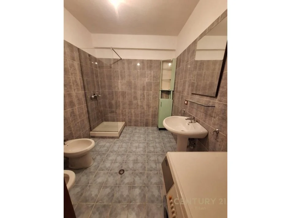 Tirane, shes apartament 2+1 Kati 5, 120 m² 192.000 € (DON BOSCO)