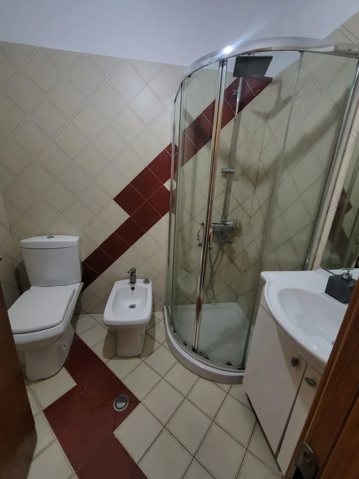 Tirane, shitet apartament 1+1+Ballkon Kati 3, 68 m² 91.000 € (FRESKU)