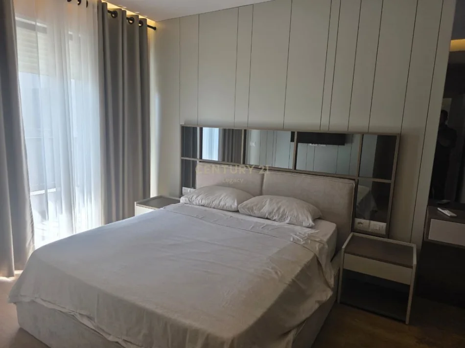 Tirane, jepet me qera apartament 2+1 Kati 3, 117 m² 1.200 € (Rruga e Durresit)
