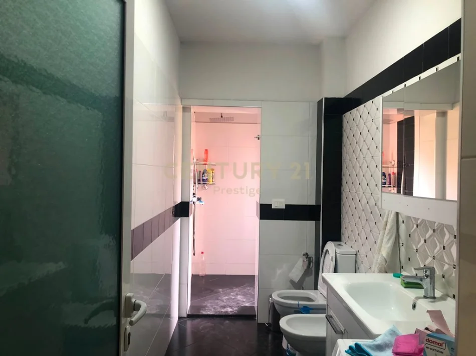 Tirane, jepet me qera apartament 2+1 Kati 4, 90 m² 600 € (Vision 2)