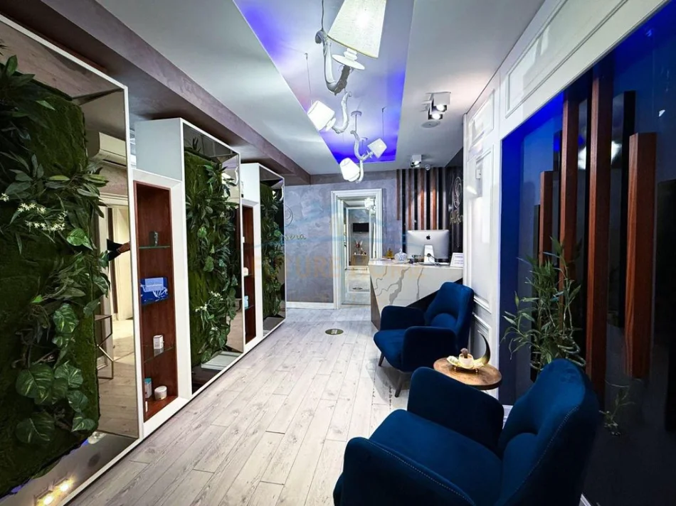 Tirane, shitet ambjent biznesi Kati 1, 120 m² (Pallatet Agimi, Bllok)