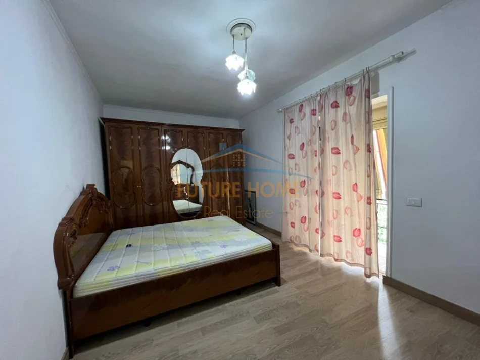 Tirane, shitet apartament 2+1+Aneks+Ballkon Kati 3, 109 m² 210.000 € (Rruga e Durresit)