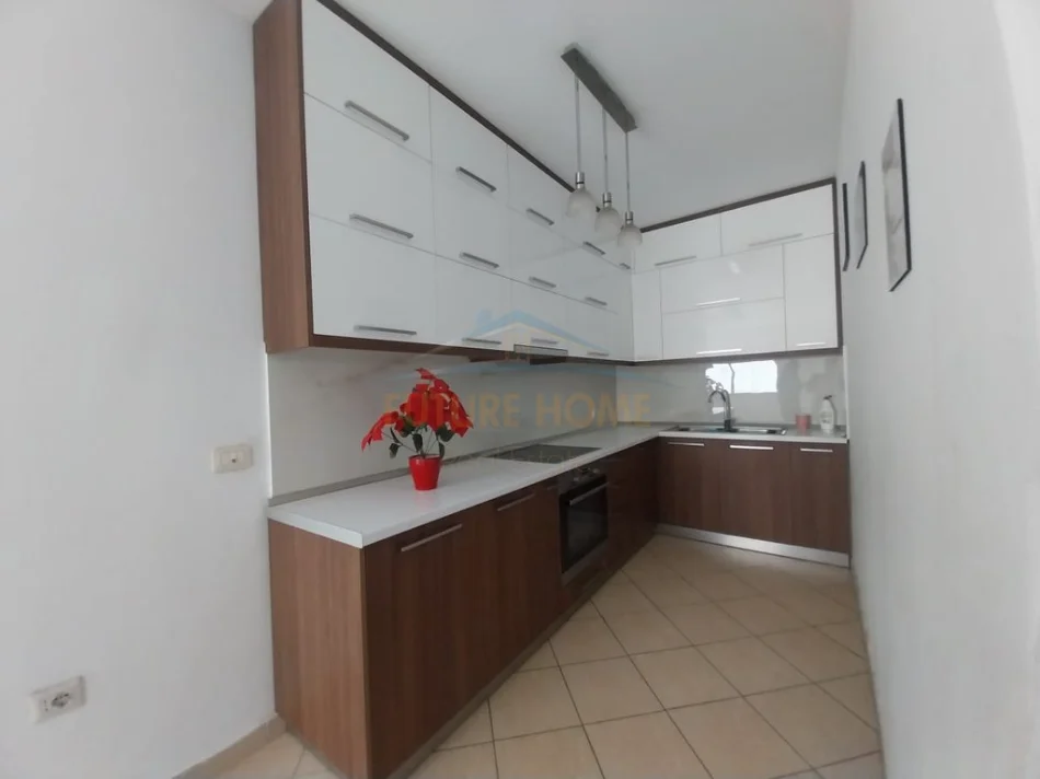 Tirane, jepet me qera apartament 2+1+Ballkon Kati 3, 100 m² 600 € (JORDAN MISJA)