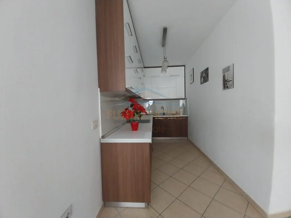 Tirane, jepet me qera apartament 2+1 Kati 3, 100 m² 600 € (Jordan Misja)