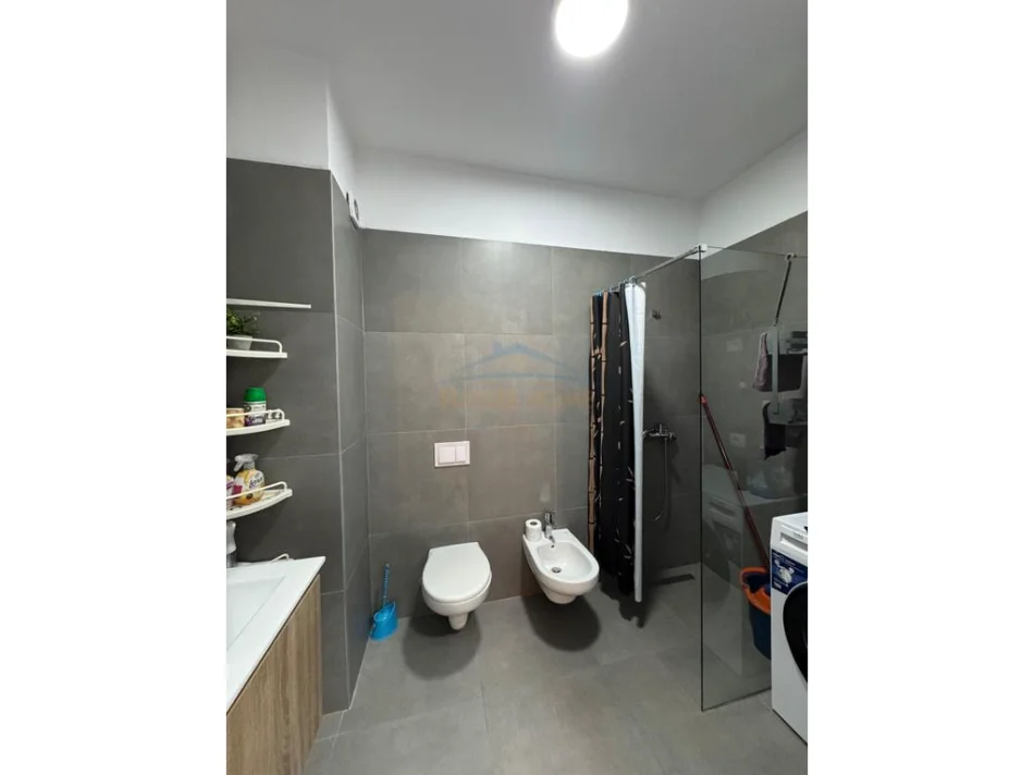 Tirane, jepet me qera apartament 1+1 Kati 11, 62 m² 600 € (Kompleksi Arlis)