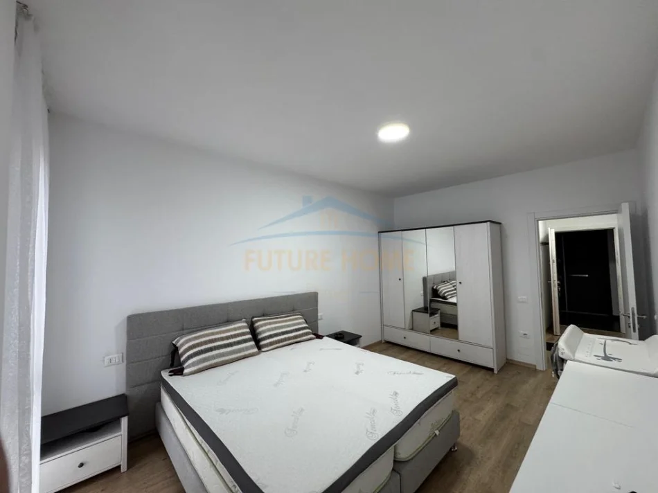 Tirane, jepet me qera apartament 1+1+Ballkon Kati 11, 63 m² 600 € (medreseja)