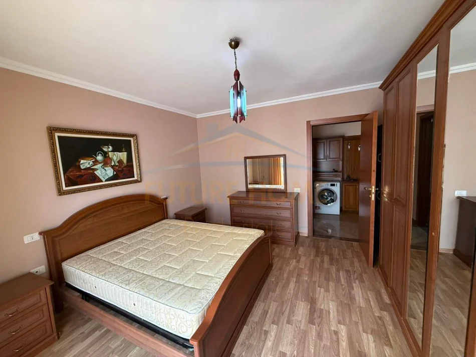 Tirane, jepet me qera apartament 1+1 Kati 8, 65 m² 600 € 