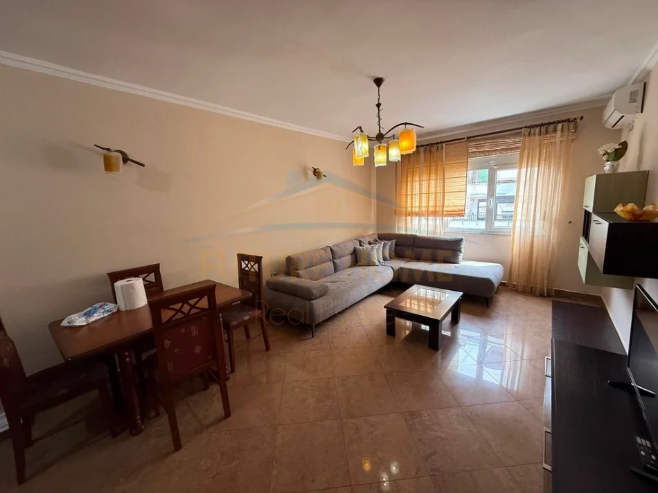 Tirane, jepet me qera apartament 1+1 Kati 8, 65 m² 600 € 