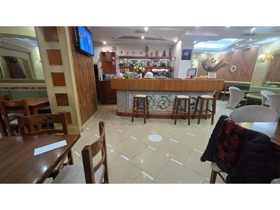 Tirane, jepet me qera ambjent biznesi Kati 0, 108 m² 2.500 € (Rruga e Kavajes)