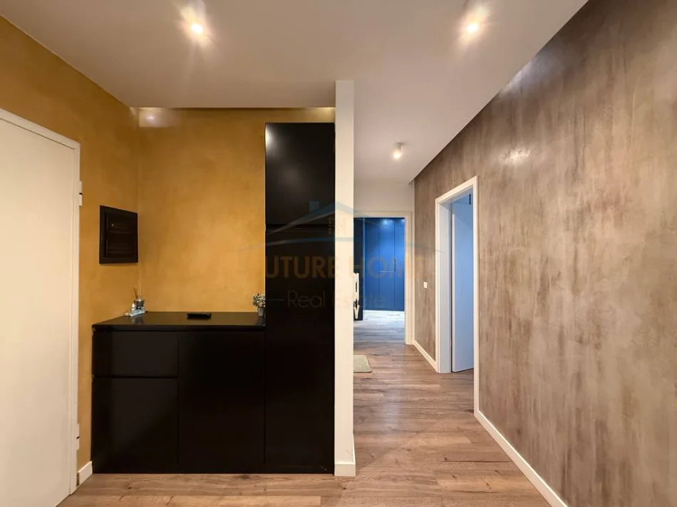 Tirane, jepet me qera apartament 2+1+Aneks+Ballkon Kati 11, 81 m² 880 € (Magnet , Ish Parku i autobuzave)