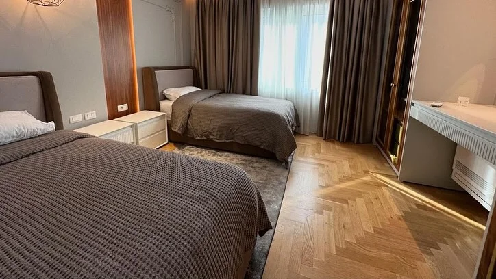Tirane, jepet me qera apartament 2+1+Ballkon Kati 5, 180 m² 1.700 € (KOPESHTI ZOLOGJIK)