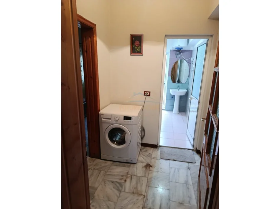 Tirane, jepet me qera apartament 2+1 Kati 3, 124 m² 370 € (KODRA E PRIFTIT)