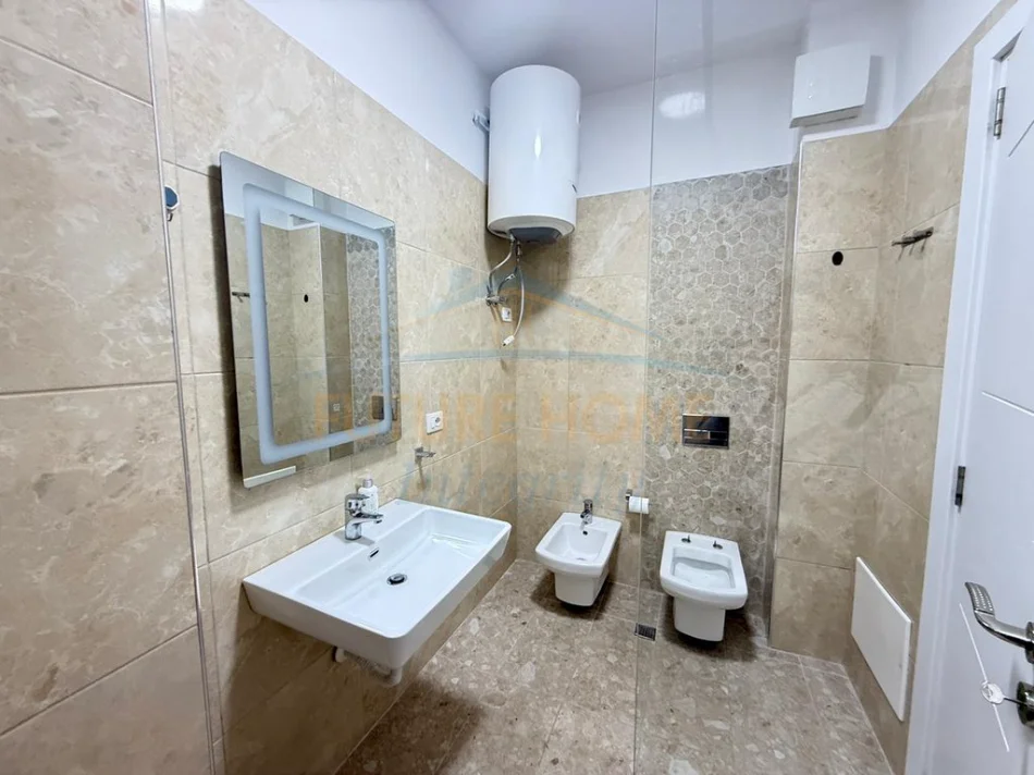 Tirane, jepet me qera apartament 1+1+Ballkon Kati 4, 63 m² 500 € (Ali Demi, prane shkolles Kushtrimi i Lirise)