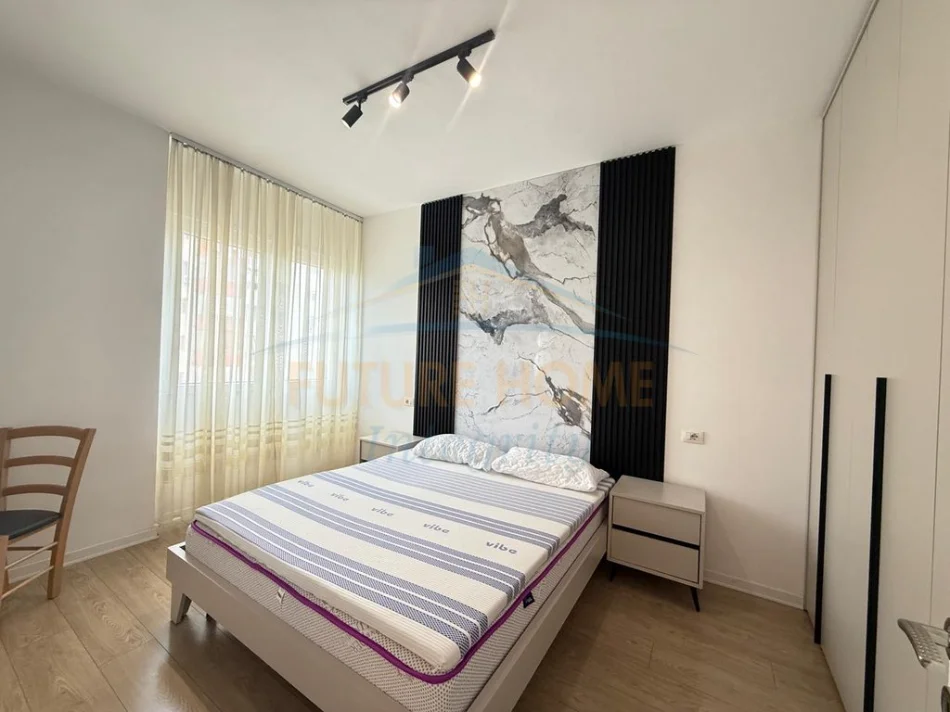 Tirane, jepet me qera apartament 1+1+Ballkon Kati 4, 63 m² 500 € (Ali Demi, prane shkolles Kushtrimi i Lirise)