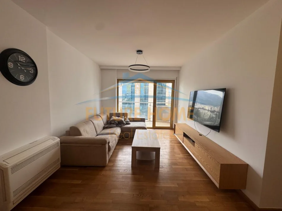 Tirane, jepet me qera apartament 1+1+Ballkon Kati 10, 80 m² 1.000 € 