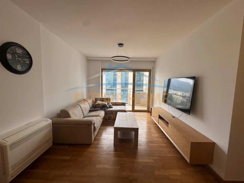 Tirane, jepet me qera apartament 1+1 Kati 10, 80 m² 1.000 € (Blloku,Tirane.)