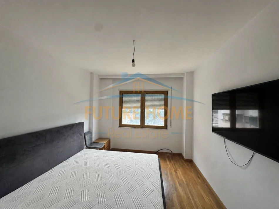 Tirane, jepet me qera apartament 1+1+Ballkon Kati 10, 80 m² 1.000 € 