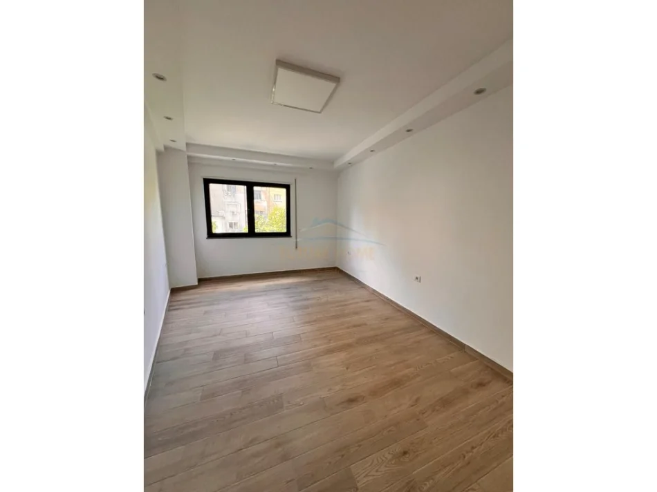 Tirane, shitet apartament 1+1+Post Parkimi Kati 2, 71 m² 225.000 € (Rruga e Elbasanit,)