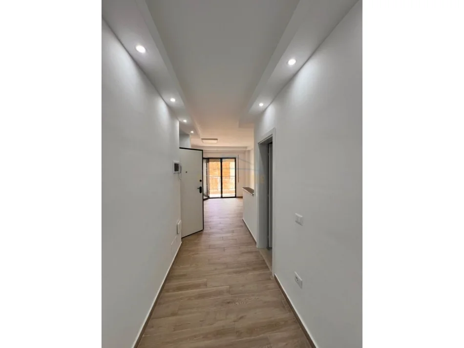 Tirane, shitet apartament 1+1+Post Parkimi Kati 2, 71 m² 225.000 € (Rruga e Elbasanit,)