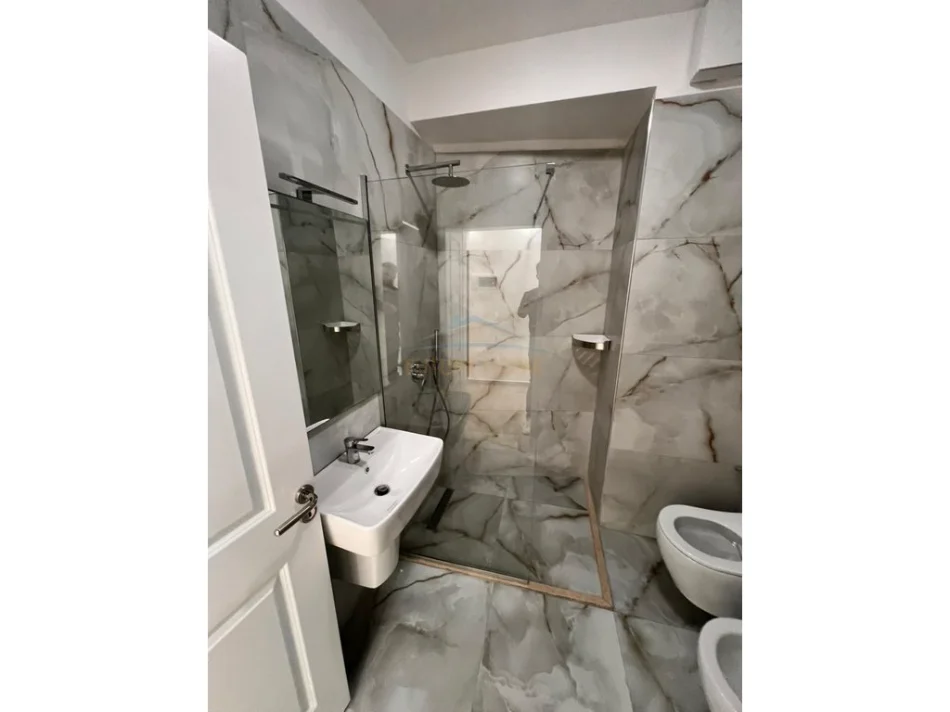 Tirane, shitet apartament 1+1+Post Parkimi Kati 2, 71 m² 225.000 € (Rruga e Elbasanit,)