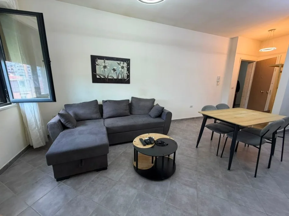 Tirane, jepet me qera apartament 2+1 Kati 1, 78 m² 750 € 
