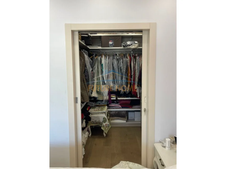 Tirane, shitet apartament 3+1 Kati 7, 131 m² 366.800 € (Komuna e Parisit në kompleksin Kika 1)