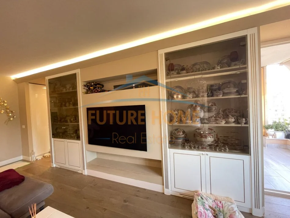 Tirane, shitet apartament 3+1+Ballkon Kati 7, 131 m² 366.800 € (KOMUNA E PARISIT)