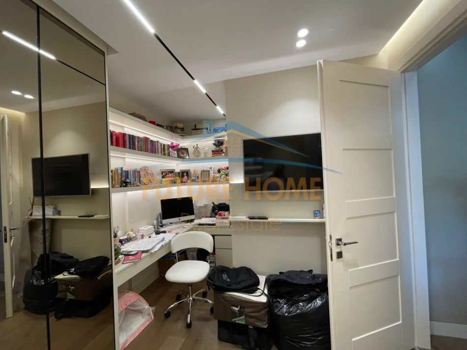 Tirane, shitet apartament 3+1 Kati 7, 131 m² 366.800 € (Komuna e Parisit në kompleksin Kika 1)