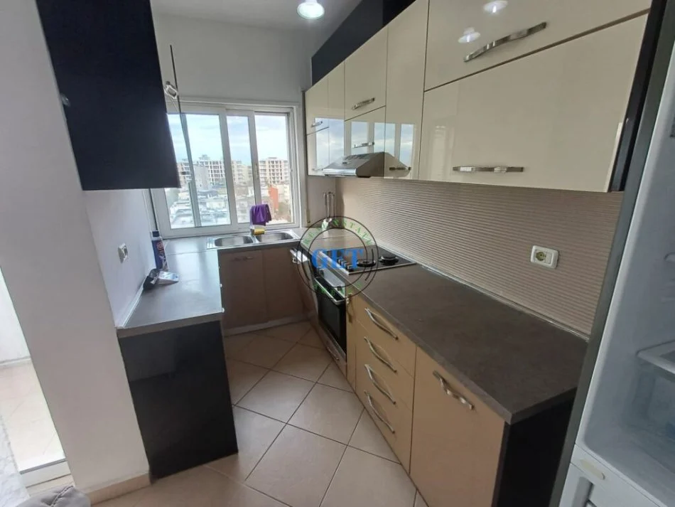 Durres, jepet me qera apartament 2+1 Kati 8, 105 m² 350 € (Tek Kazazi, Durres)