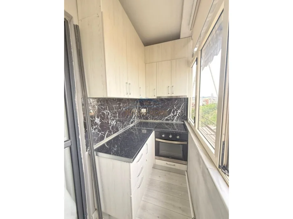 jepet me qera apartament 2+1+Ballkon Kati 7, 78 m² 550 € (bulevardi zhan dark)