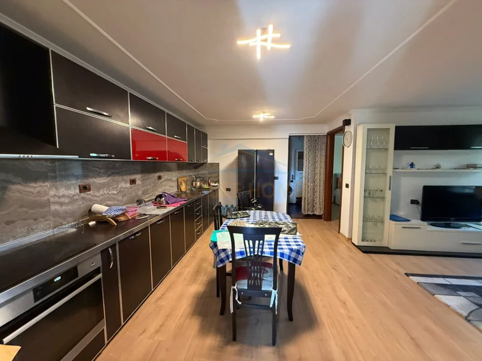 Tirane, shitet apartament 2+1 Kati 3, 101 m² 280.000 € (Myslym Shyr)