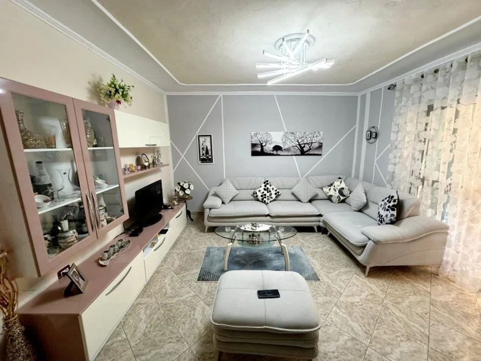 Kavaje, shitet apartament 2+1+Ballkon Kati 5, 76 m²  (Kavaje)