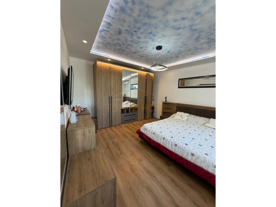 Tirane, shitet shtepi 1 Katshe , 150 m² 220.000 € (Porcelan)