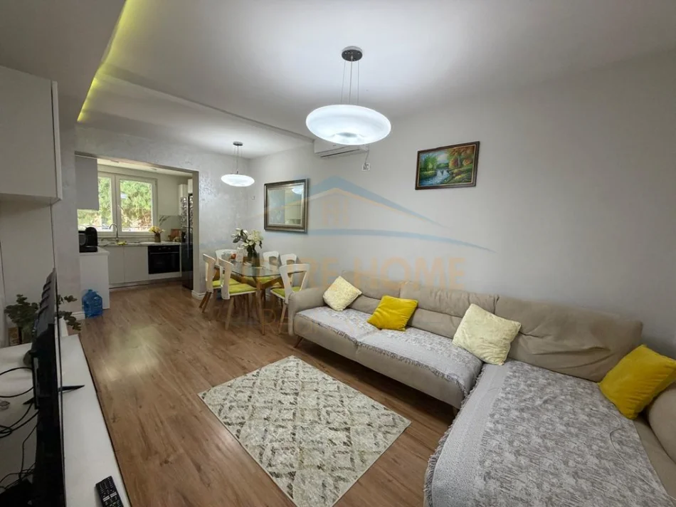 Tirane, shitet shtepi 3+1+Ballkon , 160 m² 220.000 € (PORCELAN)