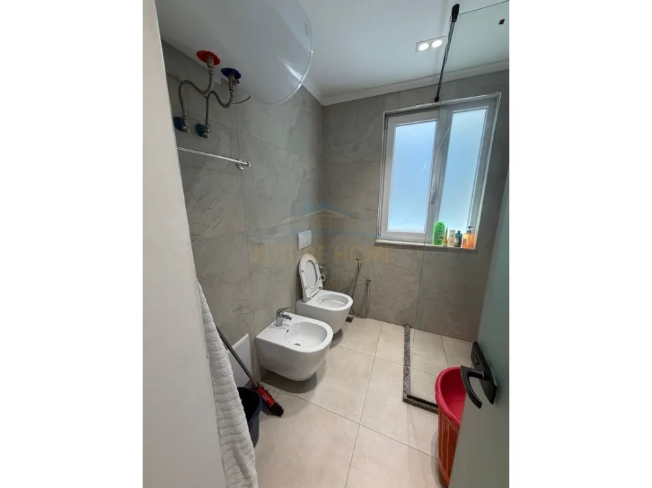 Tirane, shitet shtepi 3+1+Ballkon , 160 m² 220.000 € (PORCELAN)