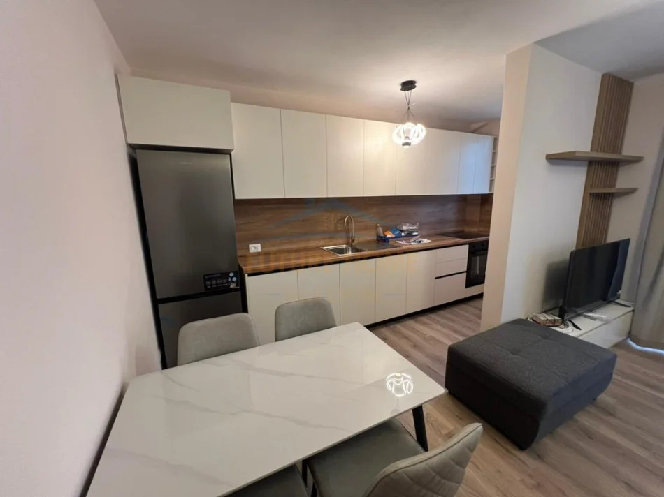 Tirane, jepet me qera apartament 1+1+Ballkon Kati 3, 65 m² 500 € 